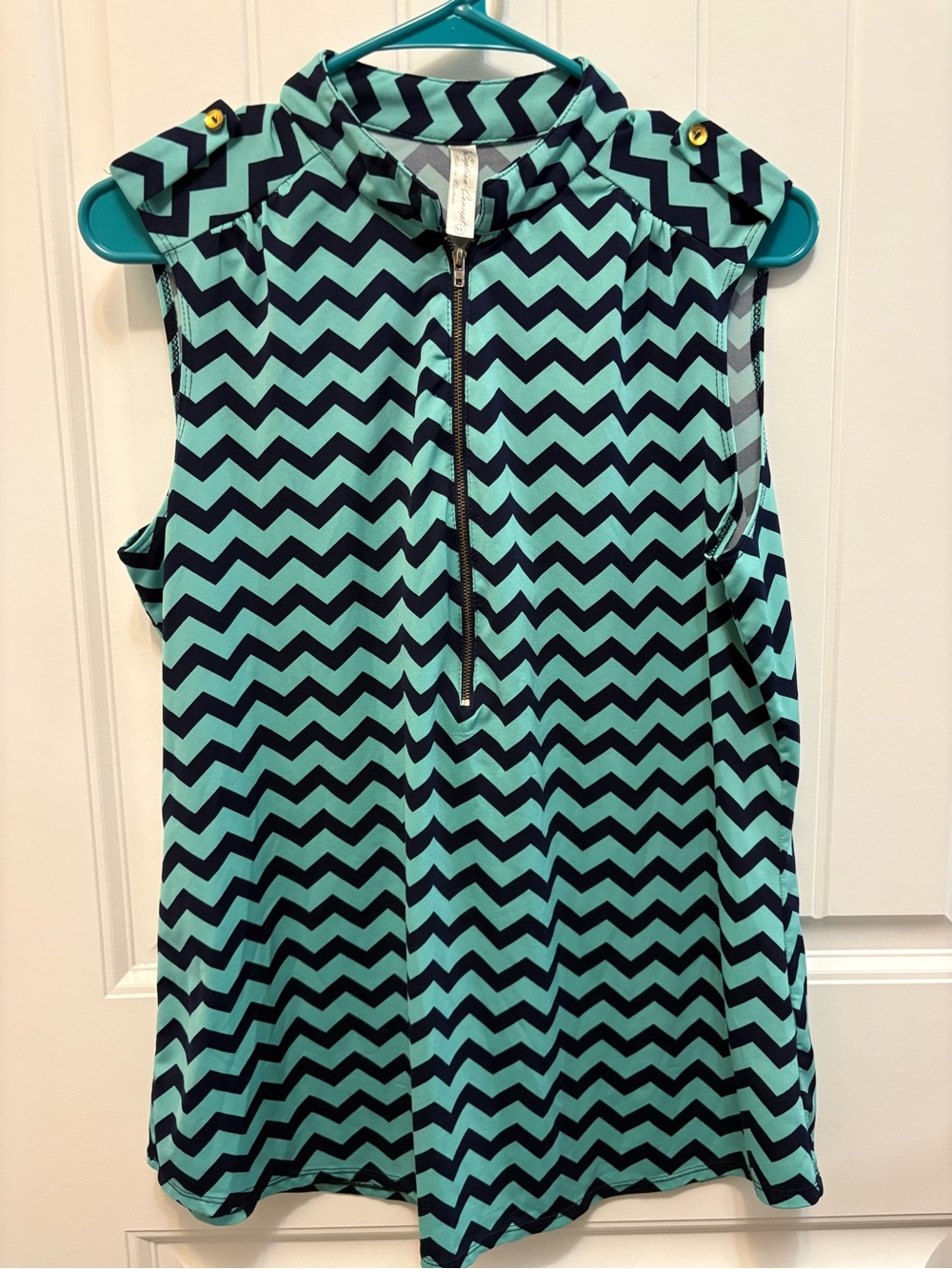 PerSeption Concept Teal/ Navy Chevron Zip Sleeveless Top. Size XL.